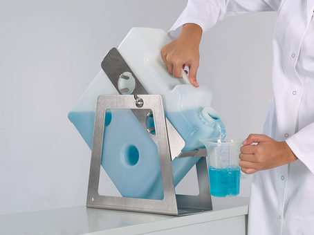 Filling support for compact jerrycan 10 l