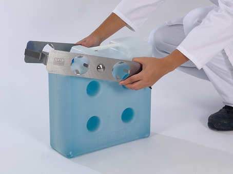 Filling support for compact jerrycan 10 l